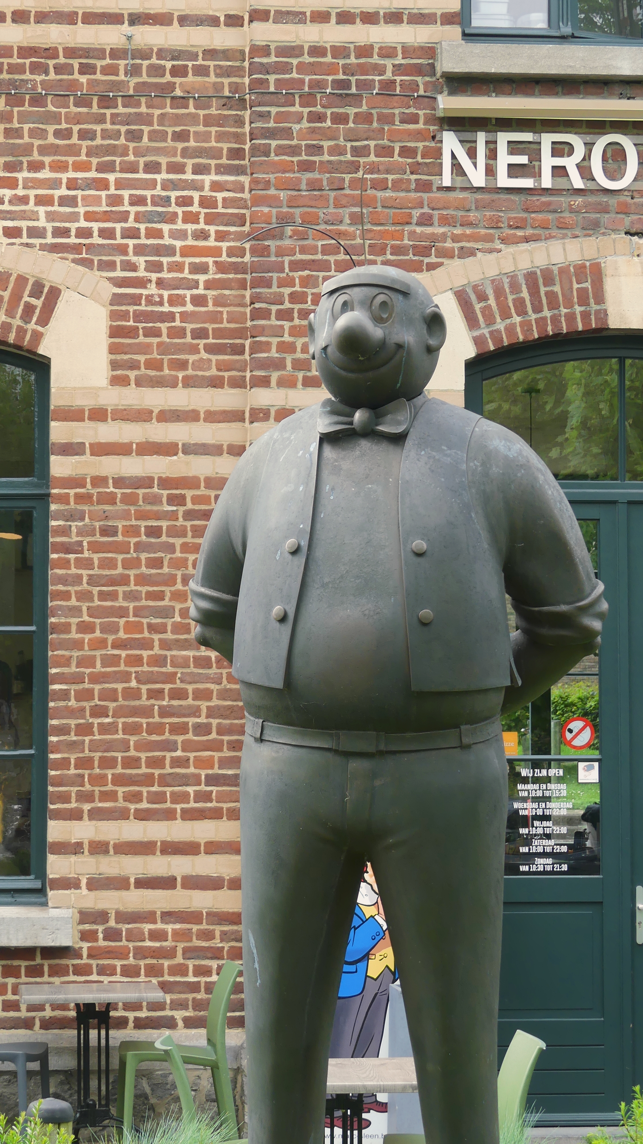Standbeeld van Nero in Hoeilaart